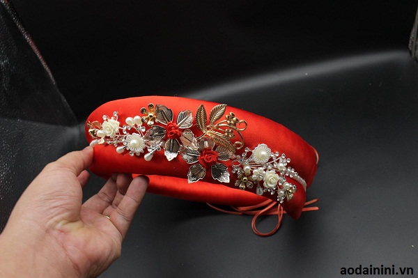 8 mẫu mấn cô dâu màu đỏ duyên dáng đẹp nhất 2022