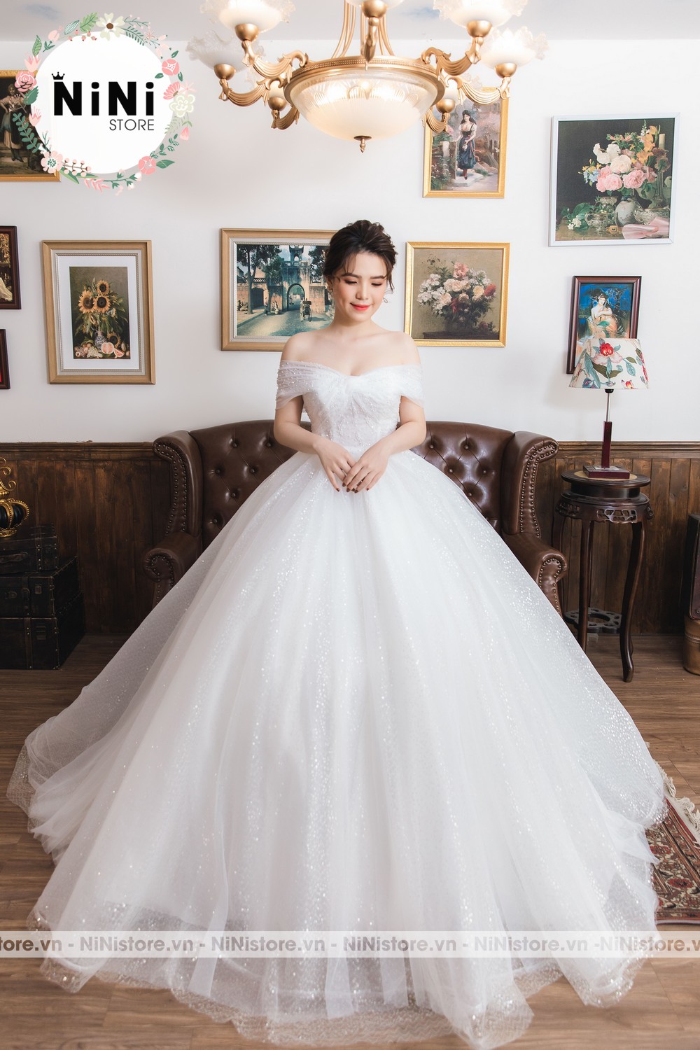 Váy cưới big size trễ vai đơn giản dành cho cô dâu mũm mĩm