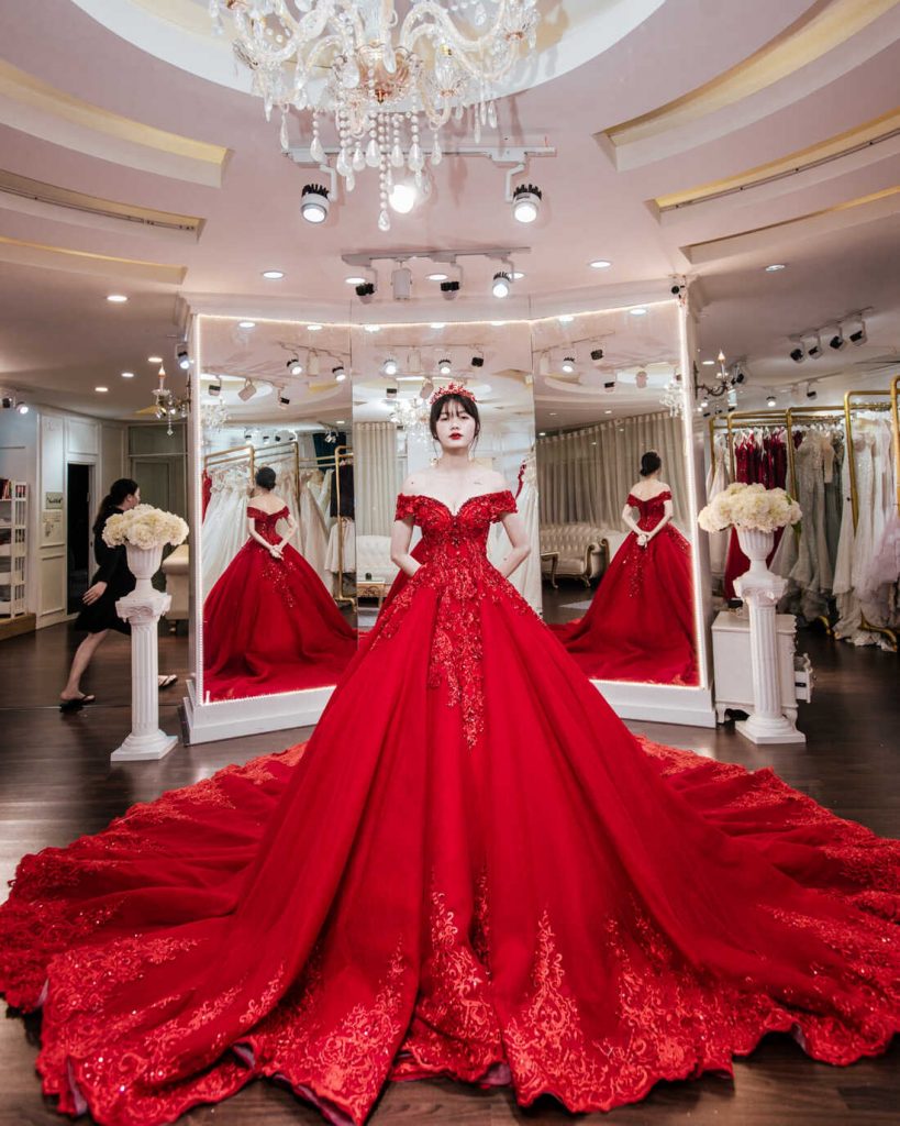 Top 10 Bộ váy cưới đắt nhất thế giới  toplistvn